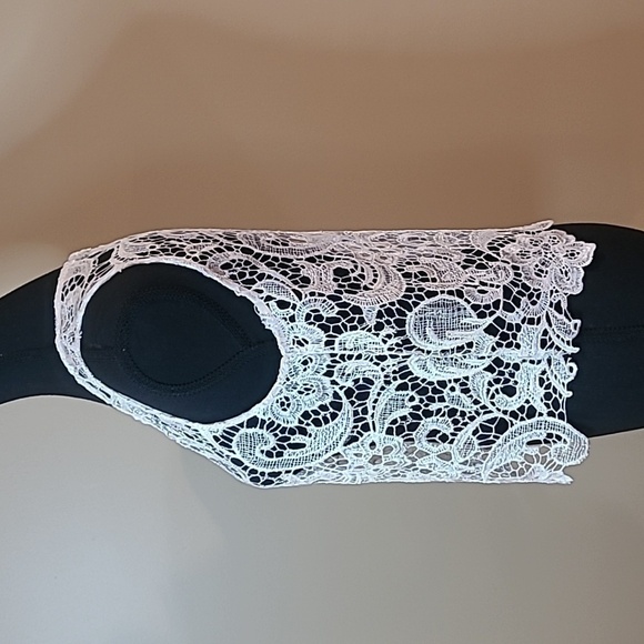 SUZY SHIER Cream Lace Tank Top, Cropped, Back Zipper Closure - Picture 3 of 10